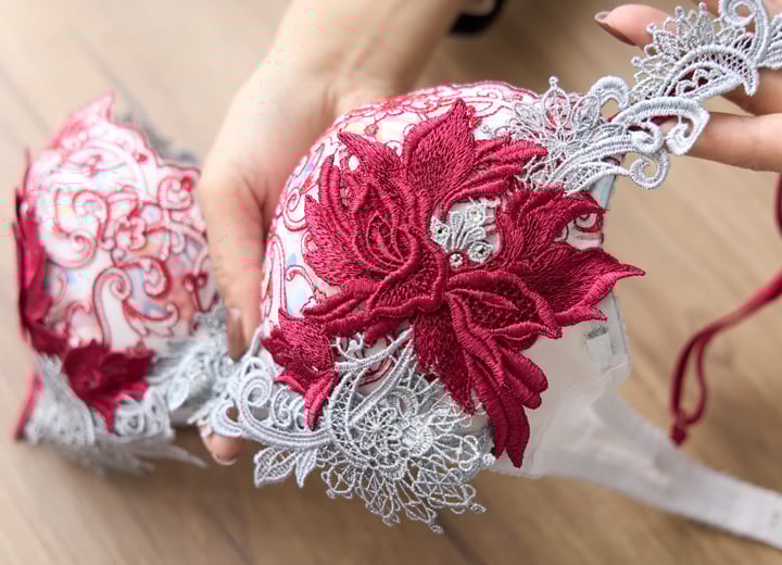 お花のモチーフにこだわりがあります