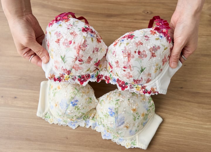 遊びごころや新しさが感じられるレースやカラーリング