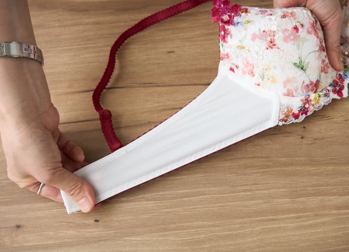 やわらかく伸びて、からだの動きについてくるような着用感